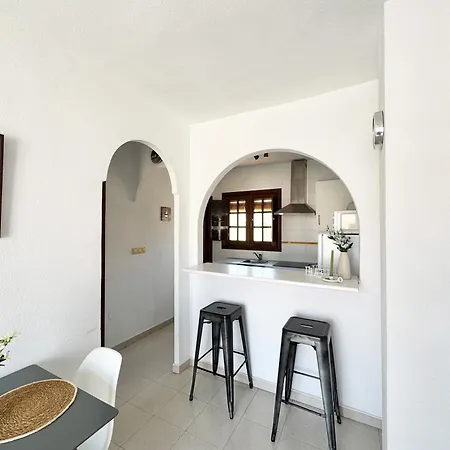 El Paraiso, 1 Bedroom 300m From The Sea Lägenhet *