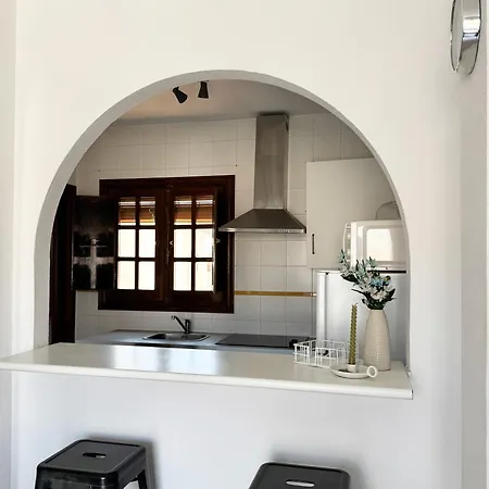 El Paraiso, 1 Bedroom 300m From The Sea 托雷维耶哈